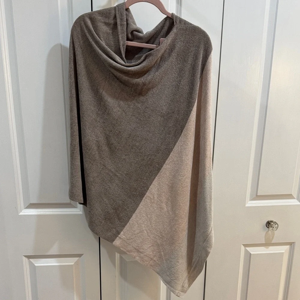 RARE: Barefoot Dreams Three-Tone Poncho in Brown, Beige and Taupe One Size Plus